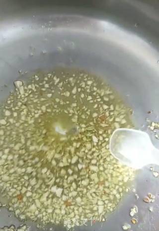 蒜蓉粉丝蒸大虾的做法步骤：5