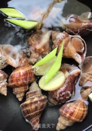 酱汁海螺的做法步骤：3