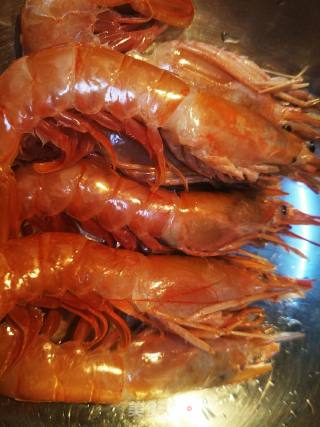红椒蒜蓉阿根廷龙虾的做法步骤：2