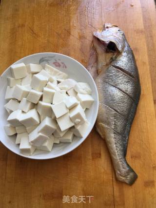 豆腐黄花鱼的做法步骤：1