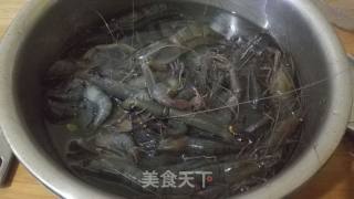 白灼河虾的做法步骤：1