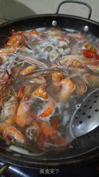 白灼河虾的做法步骤：3