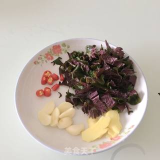 紫苏炒螺的做法步骤：2