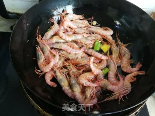 红烧红壳虾的做法步骤：2