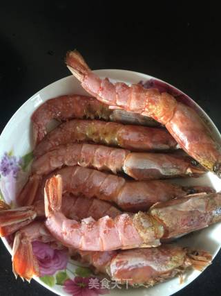 红烧阿根廷红虾的做法步骤：1