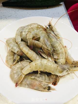 避风塘风咖喱虾的做法步骤：1