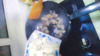 花蛤豆腐汤的做法步骤：2