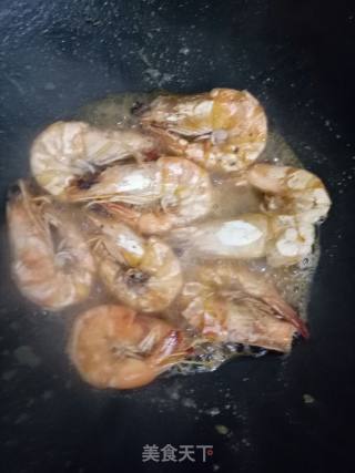 椒盐油焖大虾的做法步骤：6