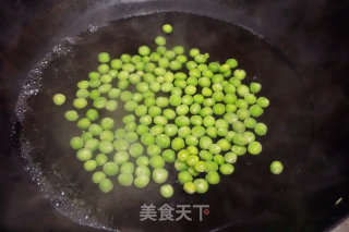 花甲豌豆粒的做法步骤：2