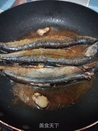 香煎秋刀鱼的做法步骤：3