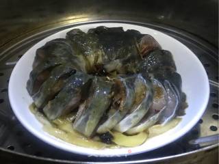 酸菜蒸鳗鱼的做法步骤：3