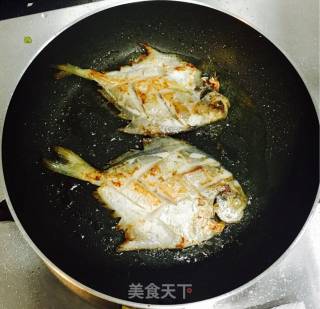 干煎银鲳鱼的做法步骤：5