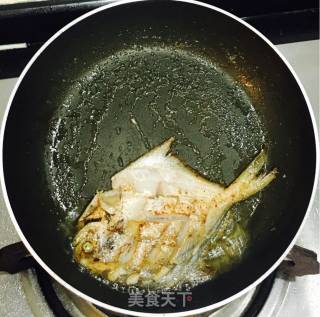 干煎银鲳鱼的做法步骤：6