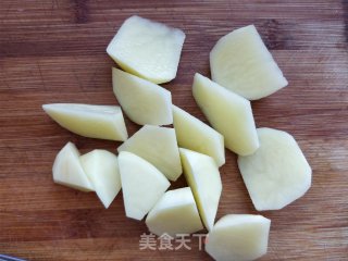 土豆酱焖鱿鱼的做法步骤：9