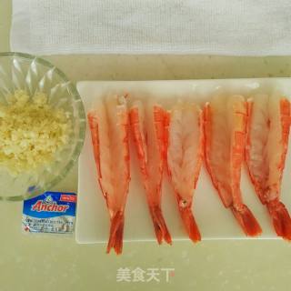 儿童营养餐之蒜蓉焗虾的做法步骤：1