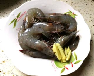 红烧对虾的做法步骤：1