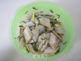 干煎爆腌带鱼的做法步骤：3