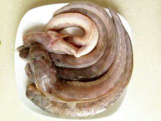 酱炖海鲶鱼的做法步骤：1