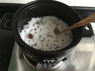 盐焗大闸蟹的做法步骤：4