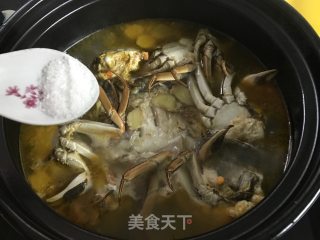 螃蟹鲫鱼煲 的做法步骤：11