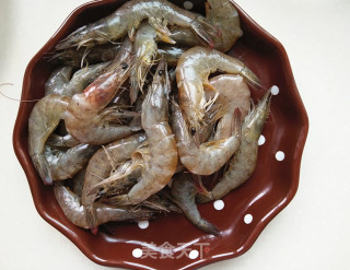 香辣干锅土豆虾的做法步骤：2