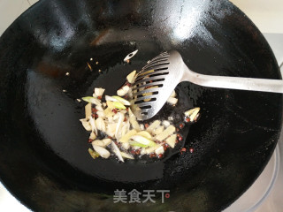 香辣干锅土豆虾的做法步骤：8