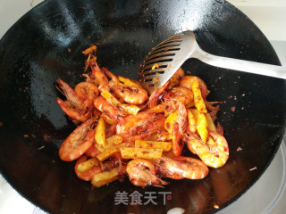 香辣干锅土豆虾的做法步骤：11