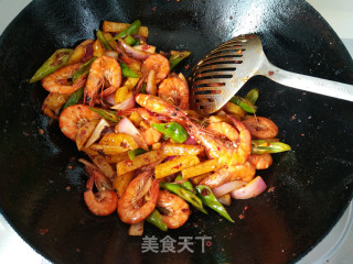 香辣干锅土豆虾的做法步骤：12
