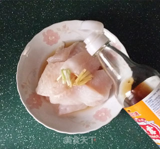 沙拉汁焗煎巴沙鱼的做法步骤：2