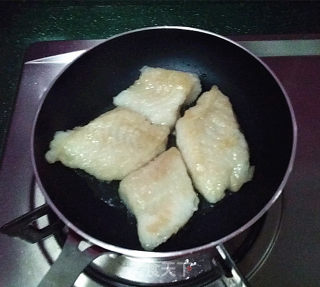 沙拉汁焗煎巴沙鱼的做法步骤：5