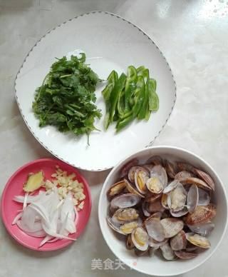 炒花蛤的做法步骤：2