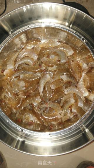 清蒸基围虾的做法步骤：1
