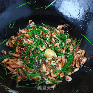 韭菜炒河虾的做法步骤：7