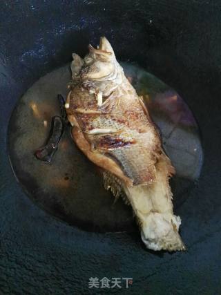 红烧鲈鱼的做法步骤：10
