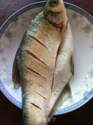 泡菜红烧鳊鱼的做法步骤：1