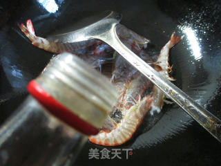 韭菜芽炒基围虾的做法步骤：2