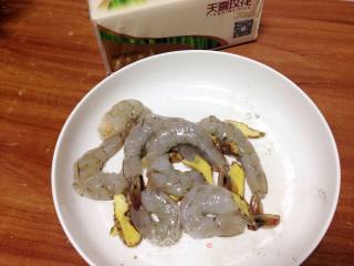 黄金凤尾虾的做法步骤：3