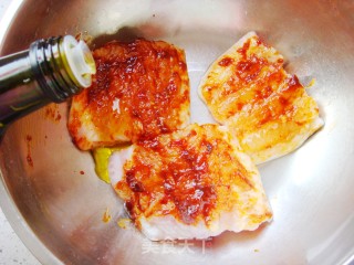 香煎巴沙鱼块的做法步骤：3