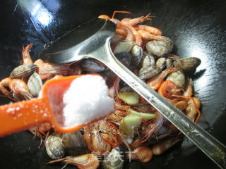 花蛤炒河虾的做法步骤：7