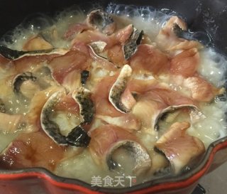 清江鱼片大锅煮饭的做法步骤：4