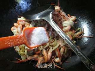榨菜丝腐竹炒河虾 的做法步骤：5