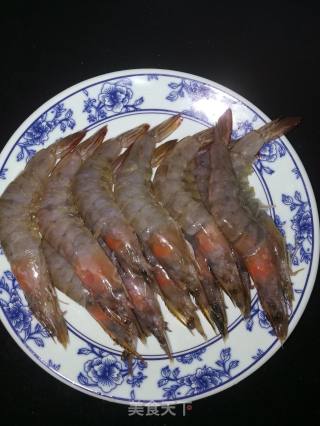 蒜蓉剁椒粉丝蒸虾的做法步骤：2