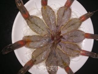蒜蓉剁椒粉丝蒸虾的做法步骤：5