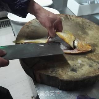 油淋黄花鱼的做法步骤：2