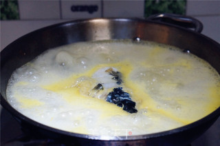 菌菇鱼头汤的做法步骤：5