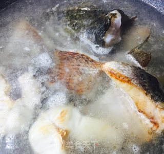 黑鱼炖山药养生汤的做法步骤：3