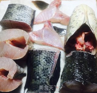 黑鱼炖山药养生汤的做法步骤：1
