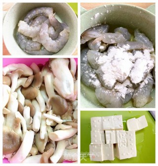 鲜虾蘑菇烩豆腐的做法步骤：1