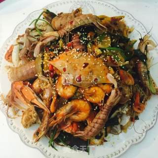 销魂香辣海鲜什锦（螃蟹?虾和濑尿虾）的做法步骤：17