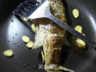 红烧鲈鱼的做法步骤：4